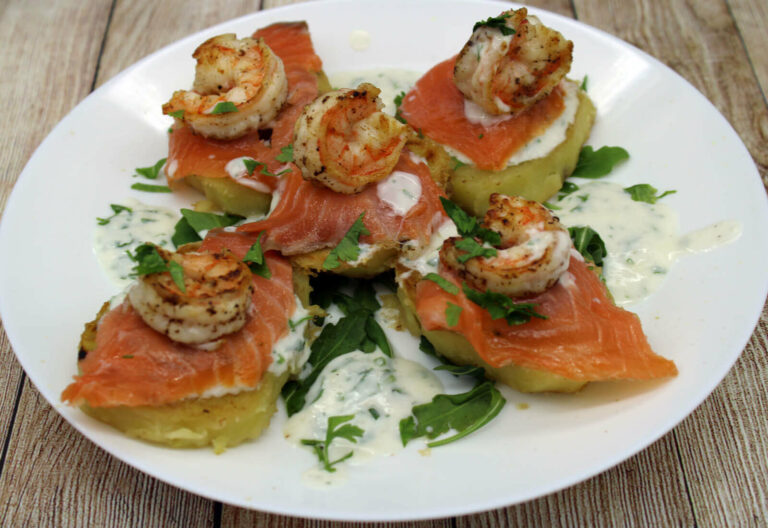 Canapés de Salmón sobre Base de Patata