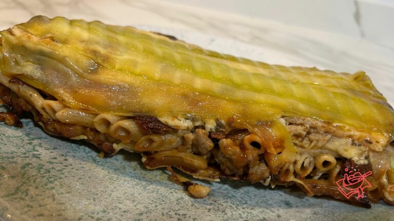 Lasaña reinventada con queso al romero y capas inesperadas